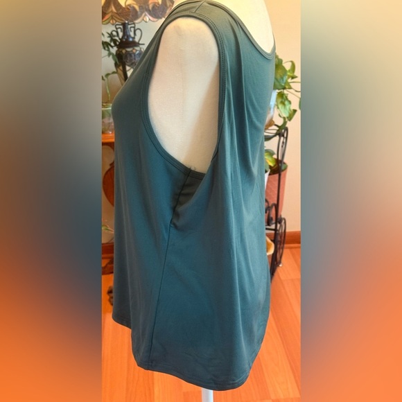 NWOT Womens Sleeveless Cami Tank Top Dark Green Size 2XL Stretch Wide Bands - Picture 3 of 10